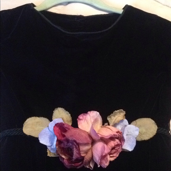 Girl's size 7 Velvet Dress From Neiman Marcus . - Picture 3 of 6